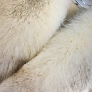 เฟอร์ตกแต่ง SAGA FOX สีขาวครีมปนเทา FD001