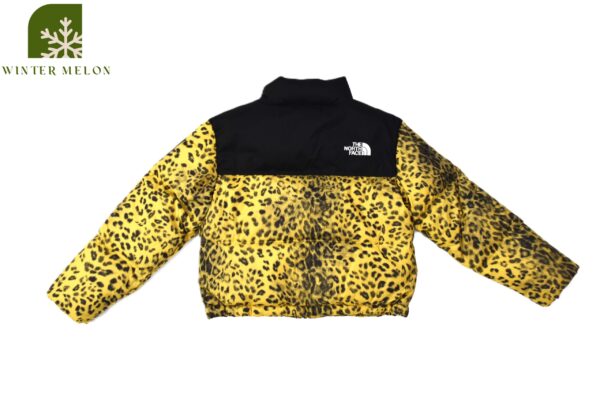 เสื้อกันหนาวทรงครอปTHE NORTH FACE สีเหลืองทองลายเสือ - Image 6